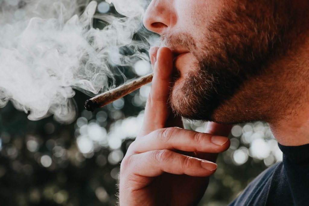 Knowing how to smoke a pre-rolled joint correctly and responsibly can provide you with a healthier alternative to sedatives